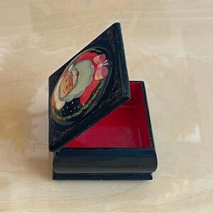 Hand-Painted Black Lacquer Small Square Jewelry Box.